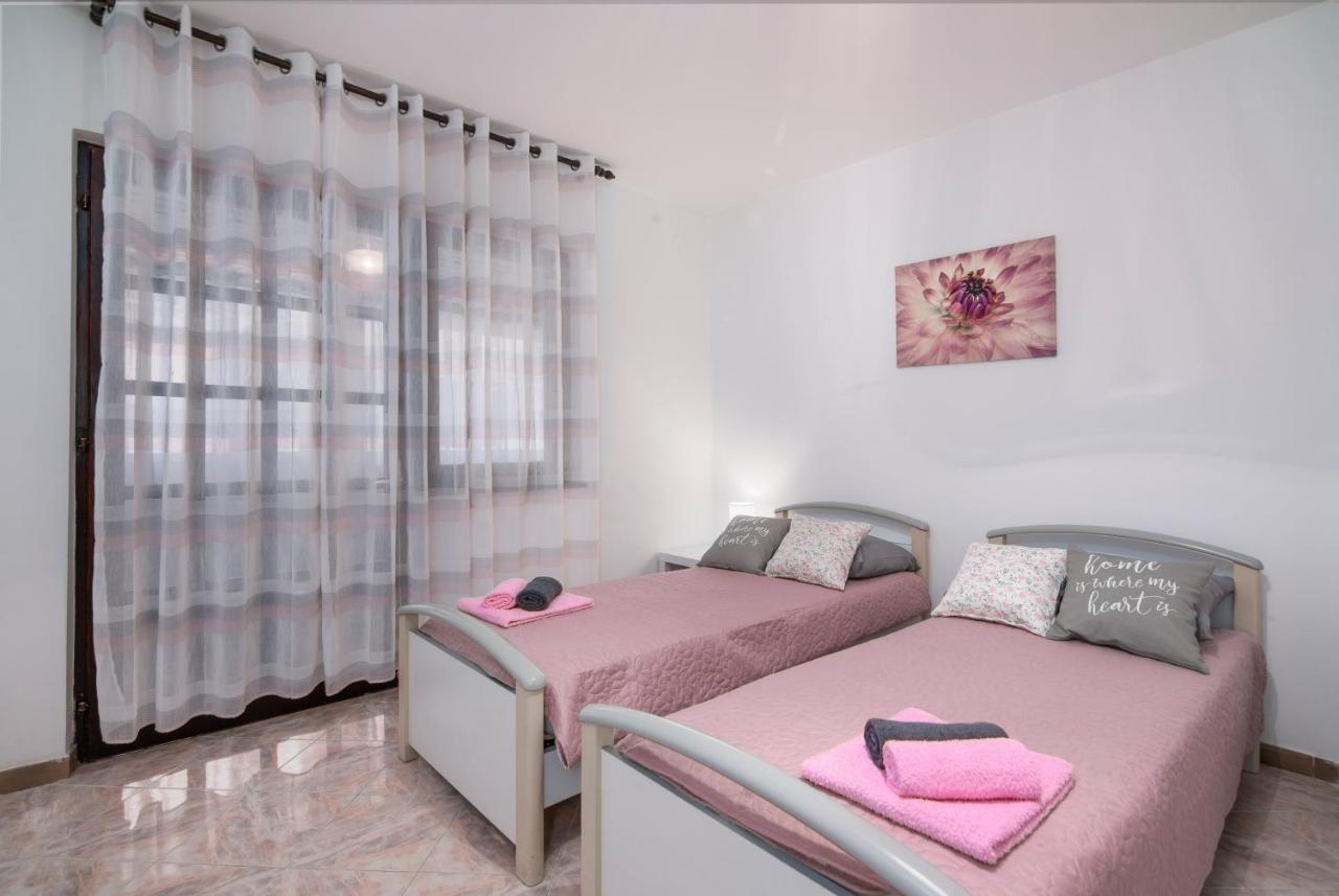 Apartment Palma Pula Exteriör bild