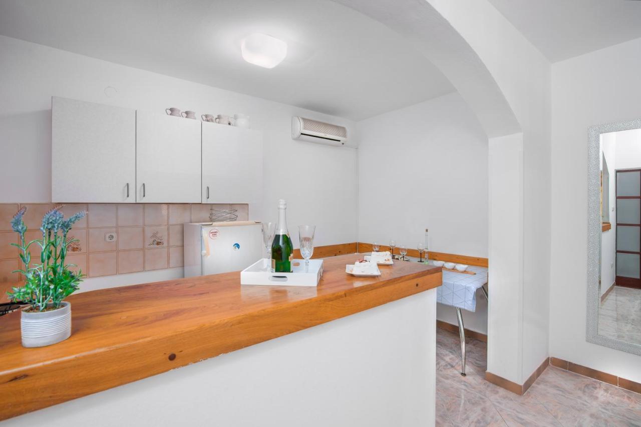 Apartment Palma Pula Exteriör bild